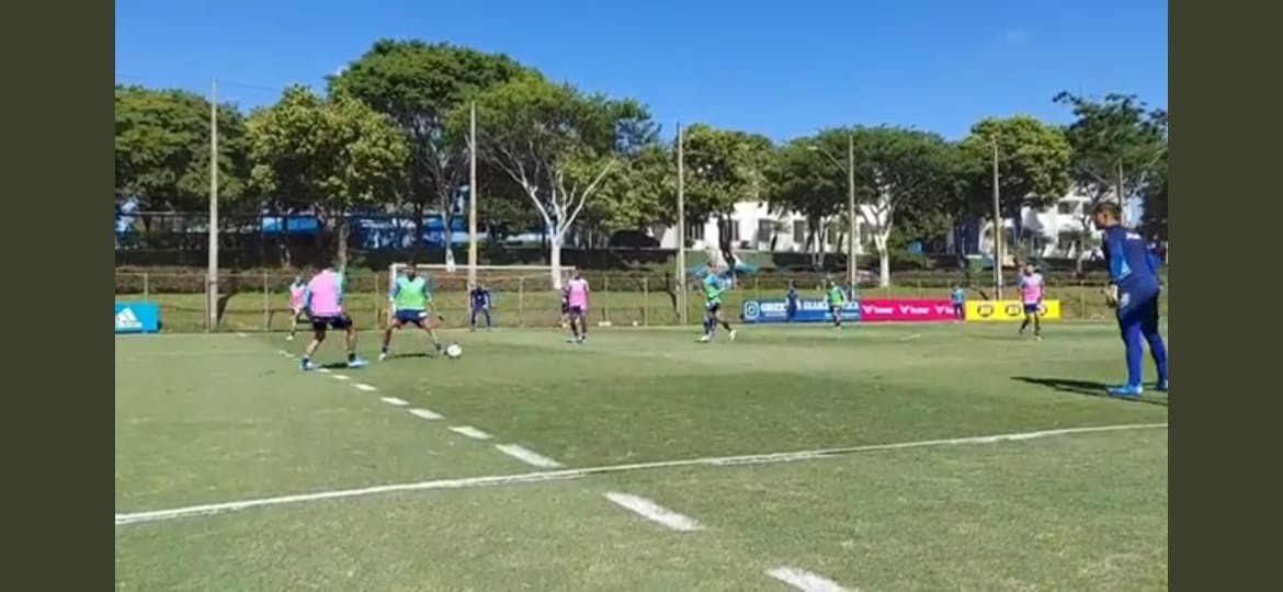 Jogadores que não atuaram os 90 minutos diante do Sampaio Corrêa já treinaram com bola nesta segunda-feira (23)