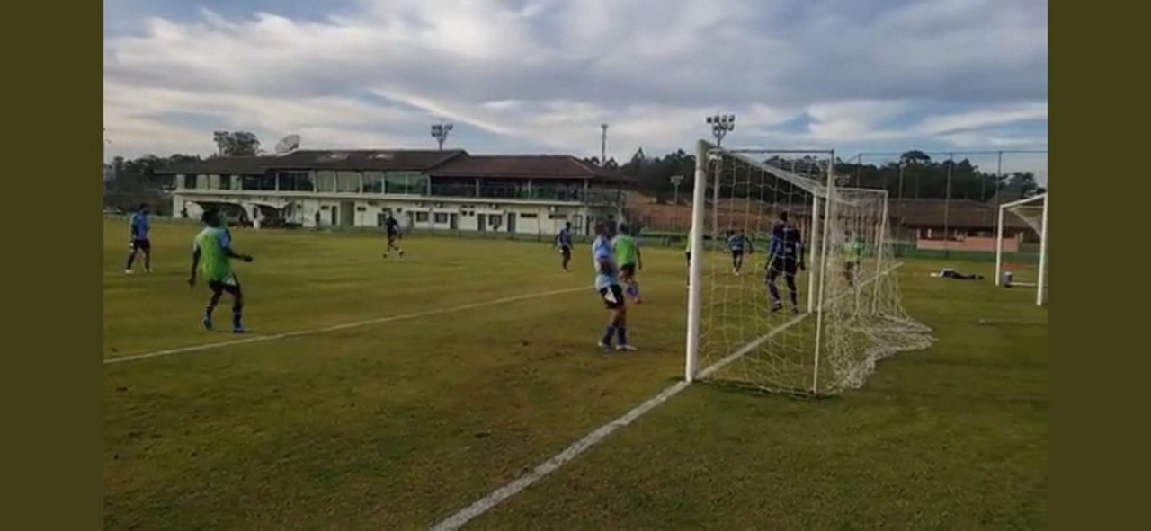 Jogadores que não foram titulares diante do Ituano participaram de atividade de campo nesta quarta-feira (6)