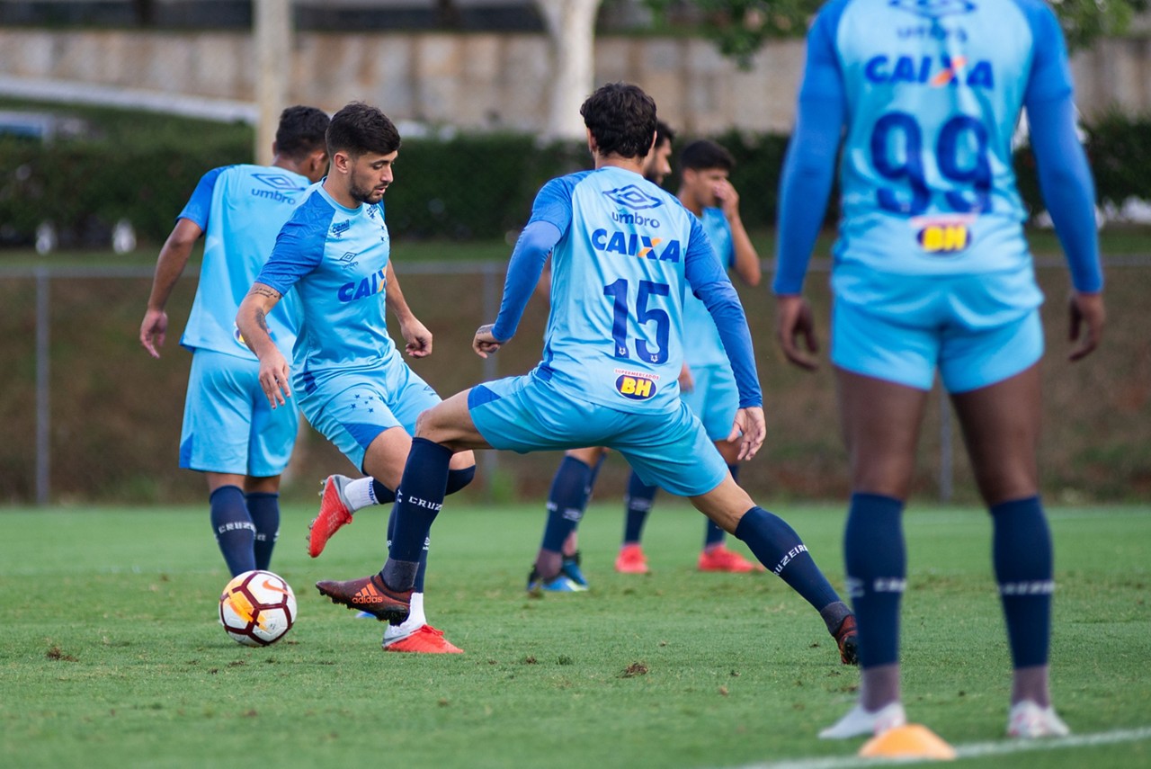 Arrascaeta participou do treino normalmente nesta segunda-feira, na Toca da Raposa II
