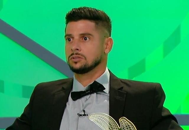 Cicinho fez declaração polêmica sobre grandeza de Cruzeiro e Vasco