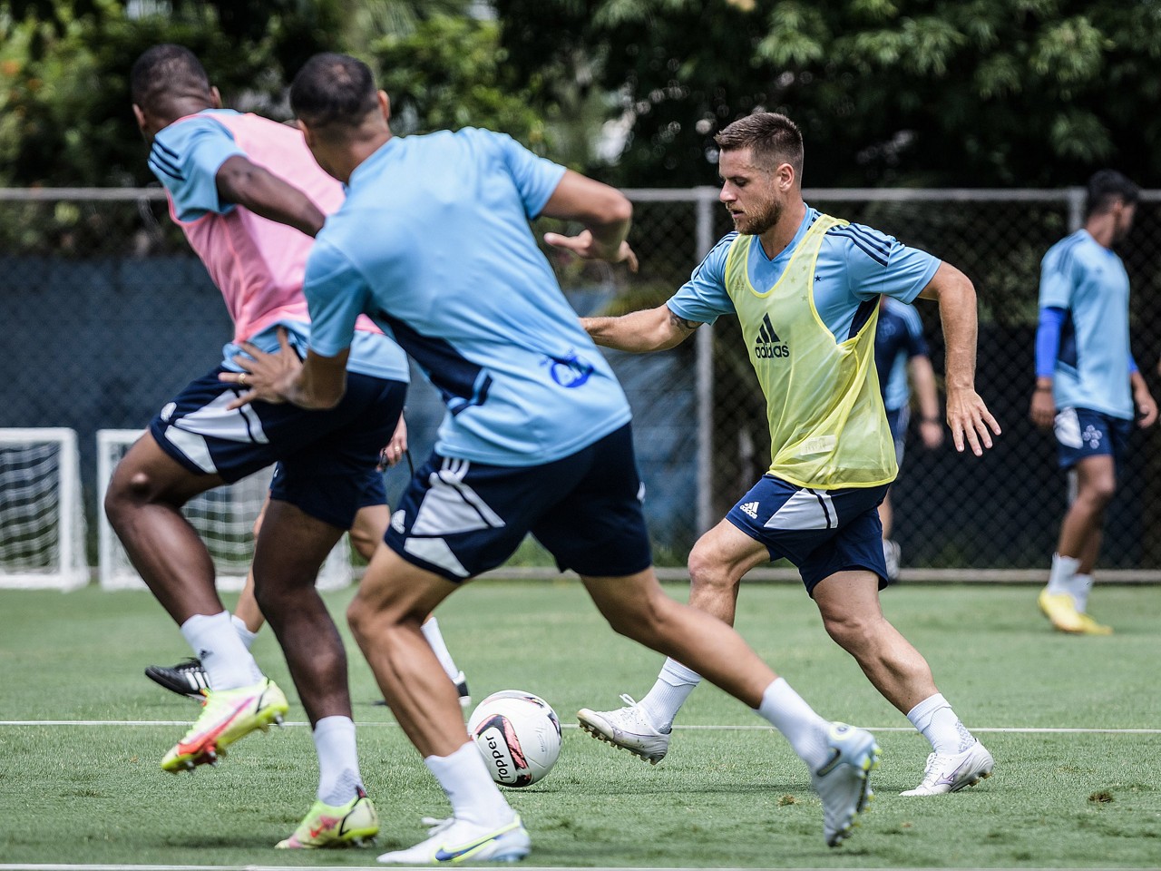 Cruzeiro recebe o Athletico neste sábado (28), no Independência