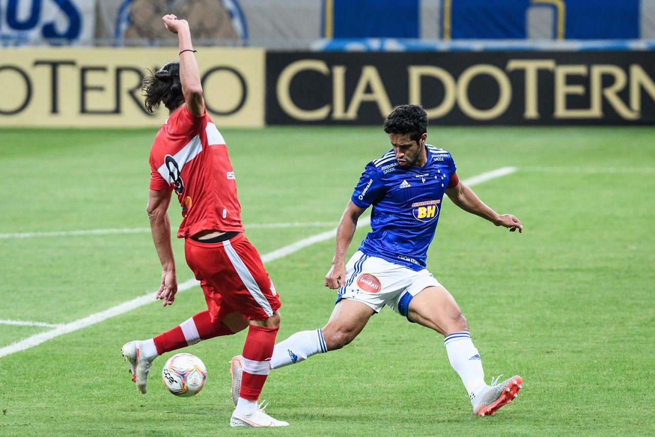 O Cruzeiro saiu na frente mas sofreu o gol de empate para o CRB, no Mineirão