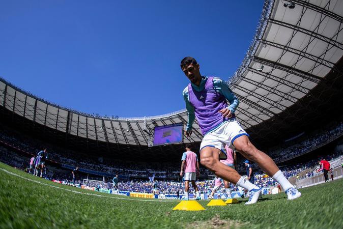 Zagueiro Oliveira tem sido o titular do setor defensivo do Cruzeiro desde que estreou na equipe