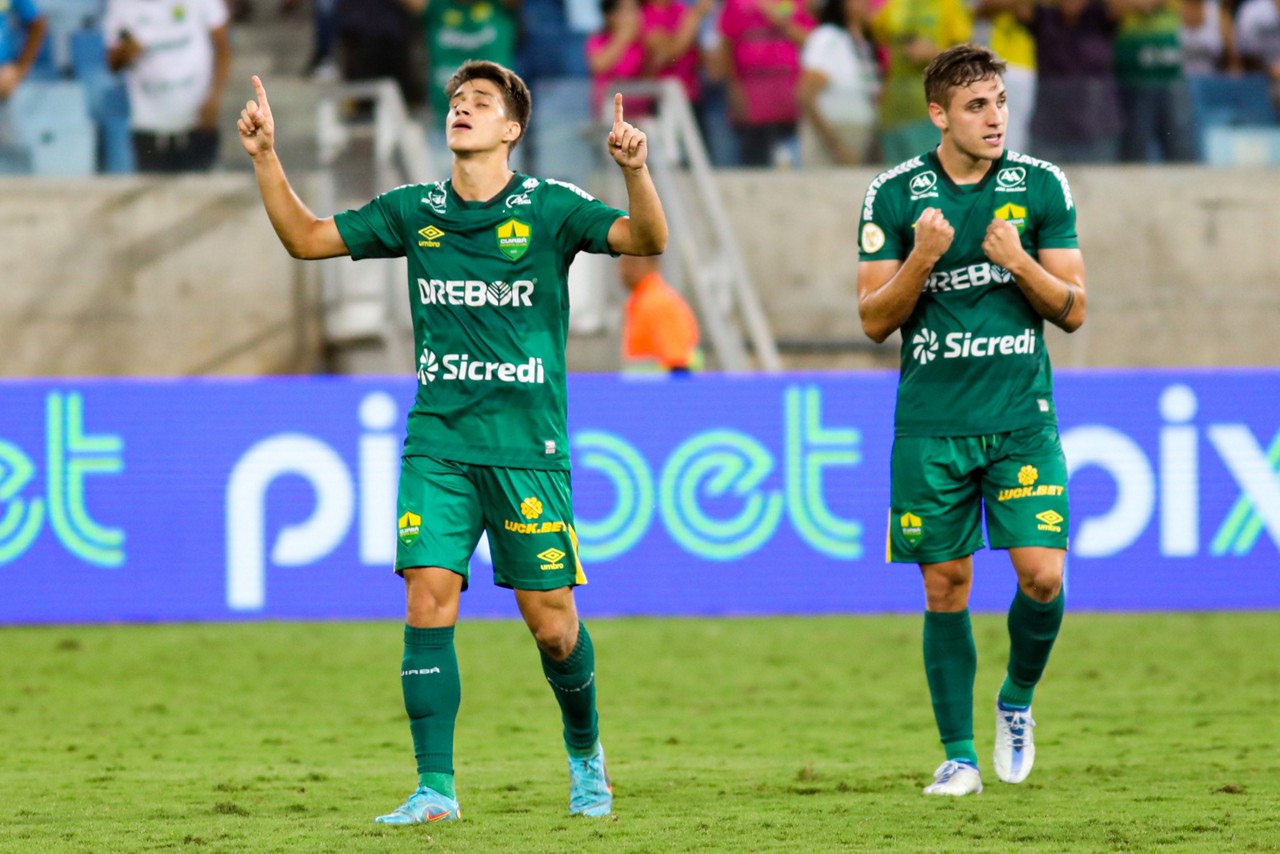 Cuiabá fecha a rodada contra o Coritiba