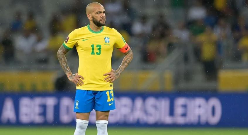 Daniel Alves tem 39 anos e apareceu na lista dos convocados por Tite