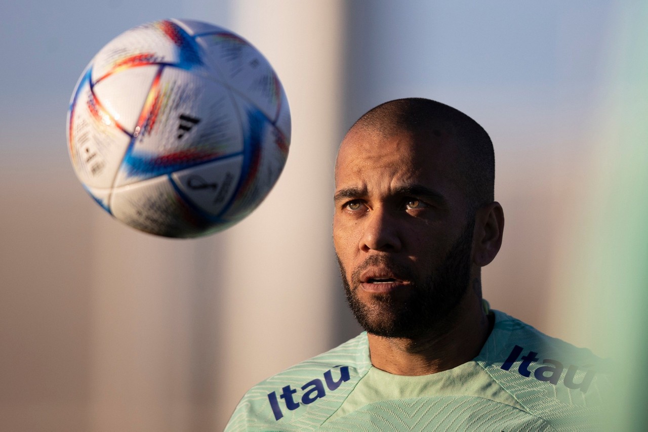 Daniel Alves segue preso na Espanha