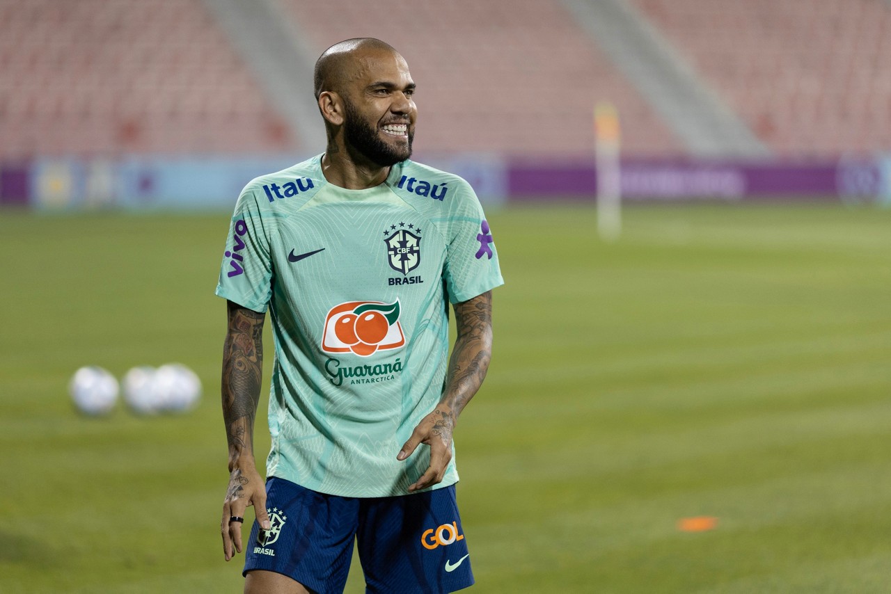 Daniel Alves segue preso na Espanha
