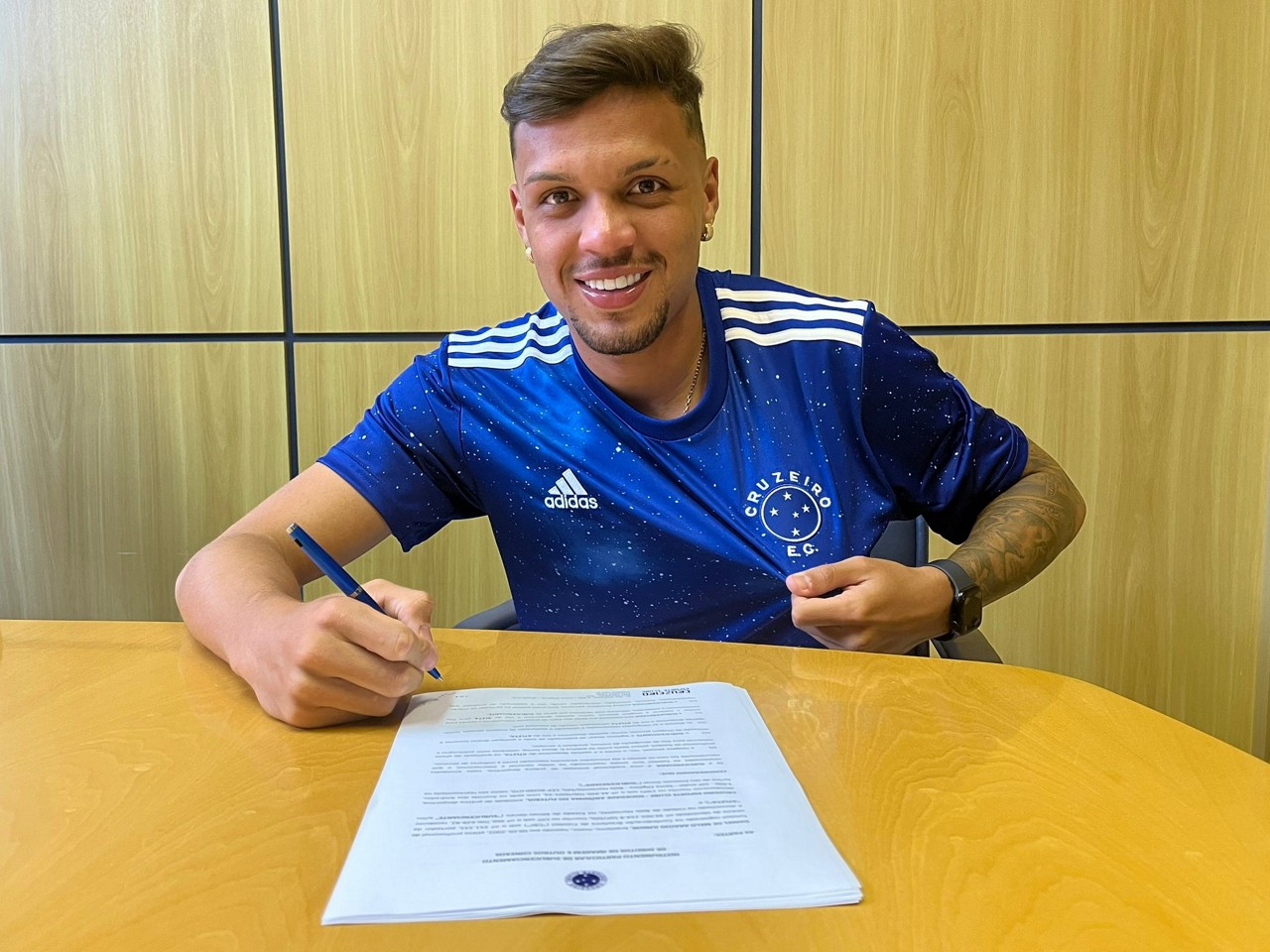 Daniel Jr está de contrato renovado no Cruzeiro e volta a ser opção para Paulo Pezzolano