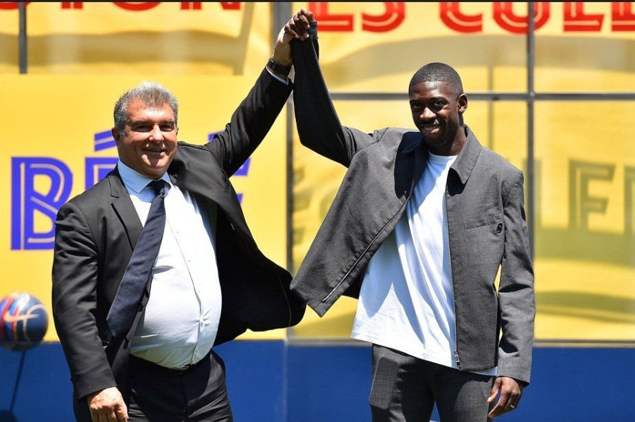 Dembélé e o presidente do Barcelona Joan Laporta