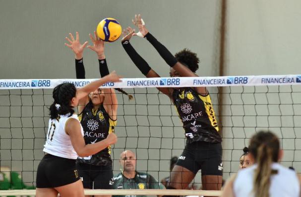 O Dentil Praia Clube não deu chances ao San Martin, da Bolívia, e venceu por 3 sets a 0