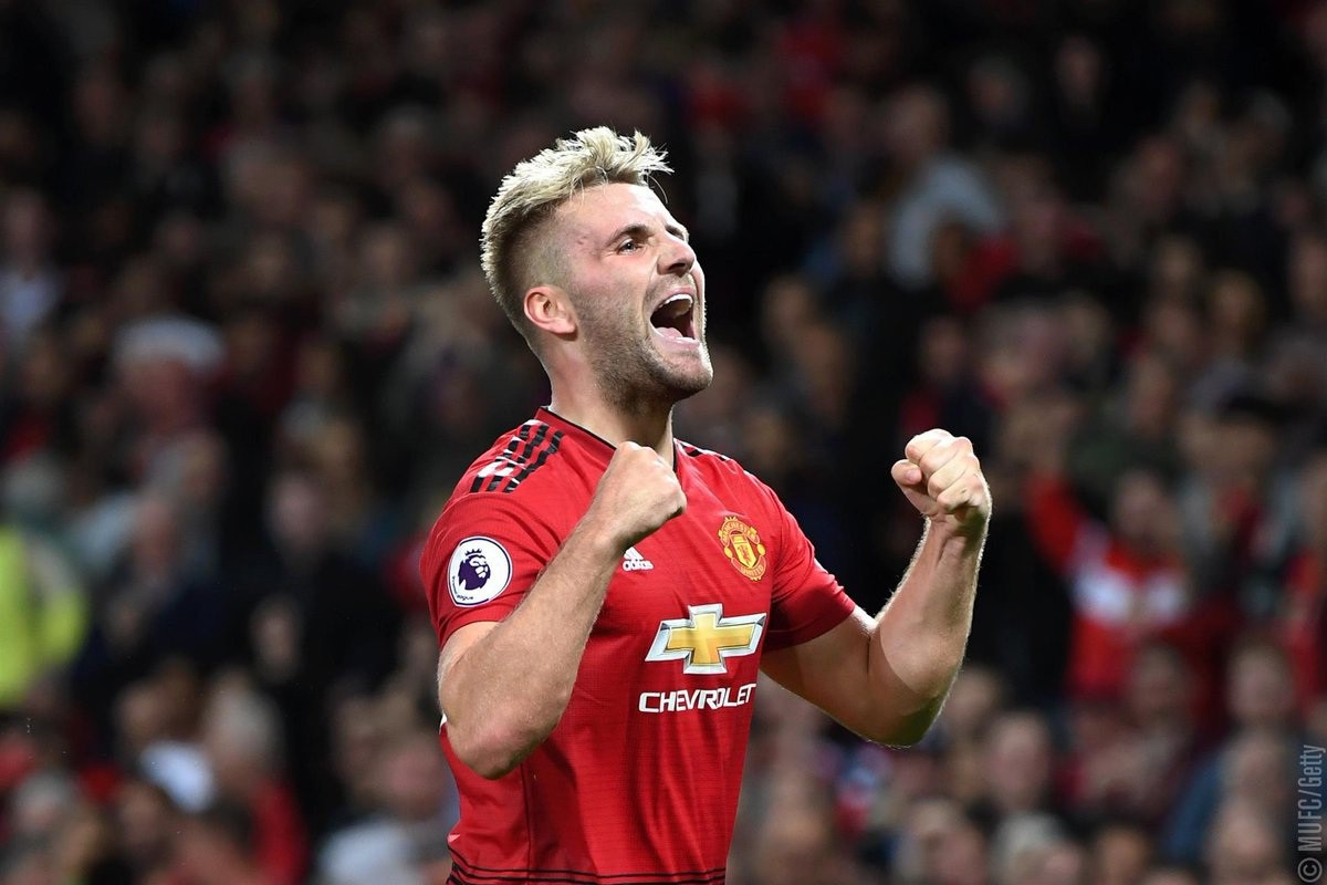 Depois de 134 jogos pelo Manchester, Luke Shaw anotou o primeiro gol pelo clube, que estreou com a vitória por 2 a 1, sobre o Leicester