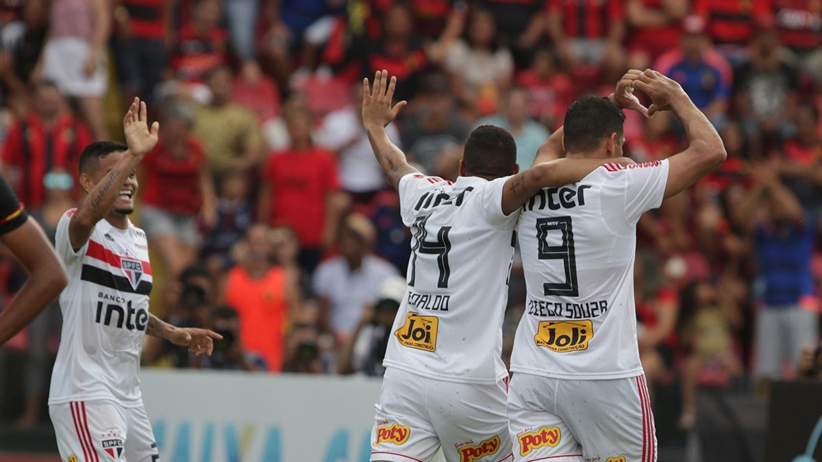 Diego Souza fez valer a "Lei do Ex" e abriu o placar para o líder São Paulo na Ilha do Retiro, diante do Sport