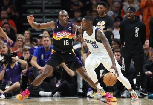 Diante de sua torcida, o time de Phoenix caiu por 123 a 90