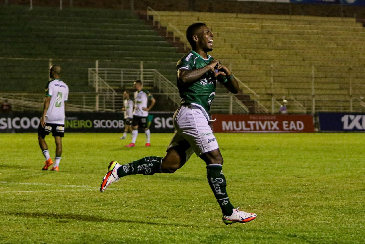 Douglas Skilo abriu o caminho para a vitória da Caldense