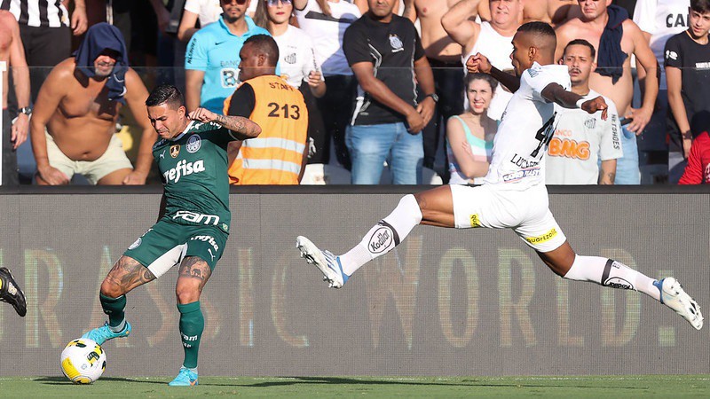 Atacante fez questão de afirmar que não há polêmica sobre a troca no final no segundo tempo
