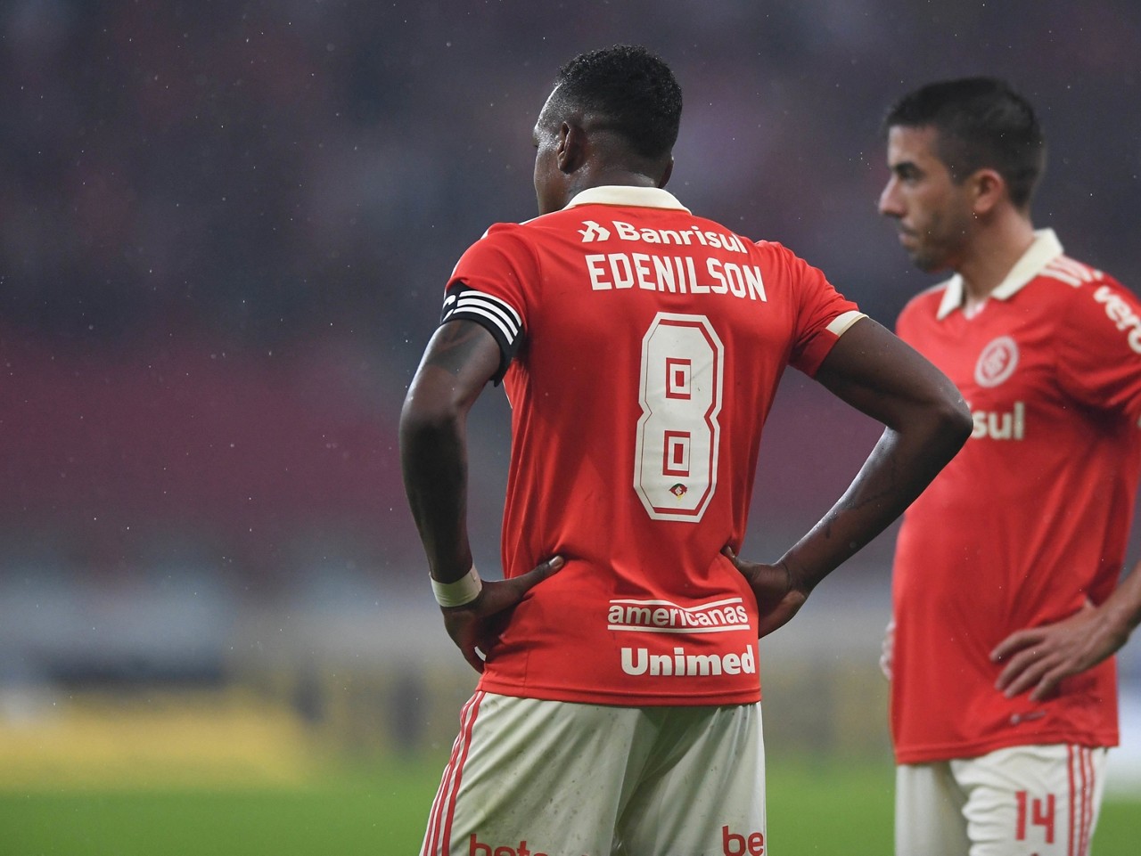 Volante Edenílson, do Internacional