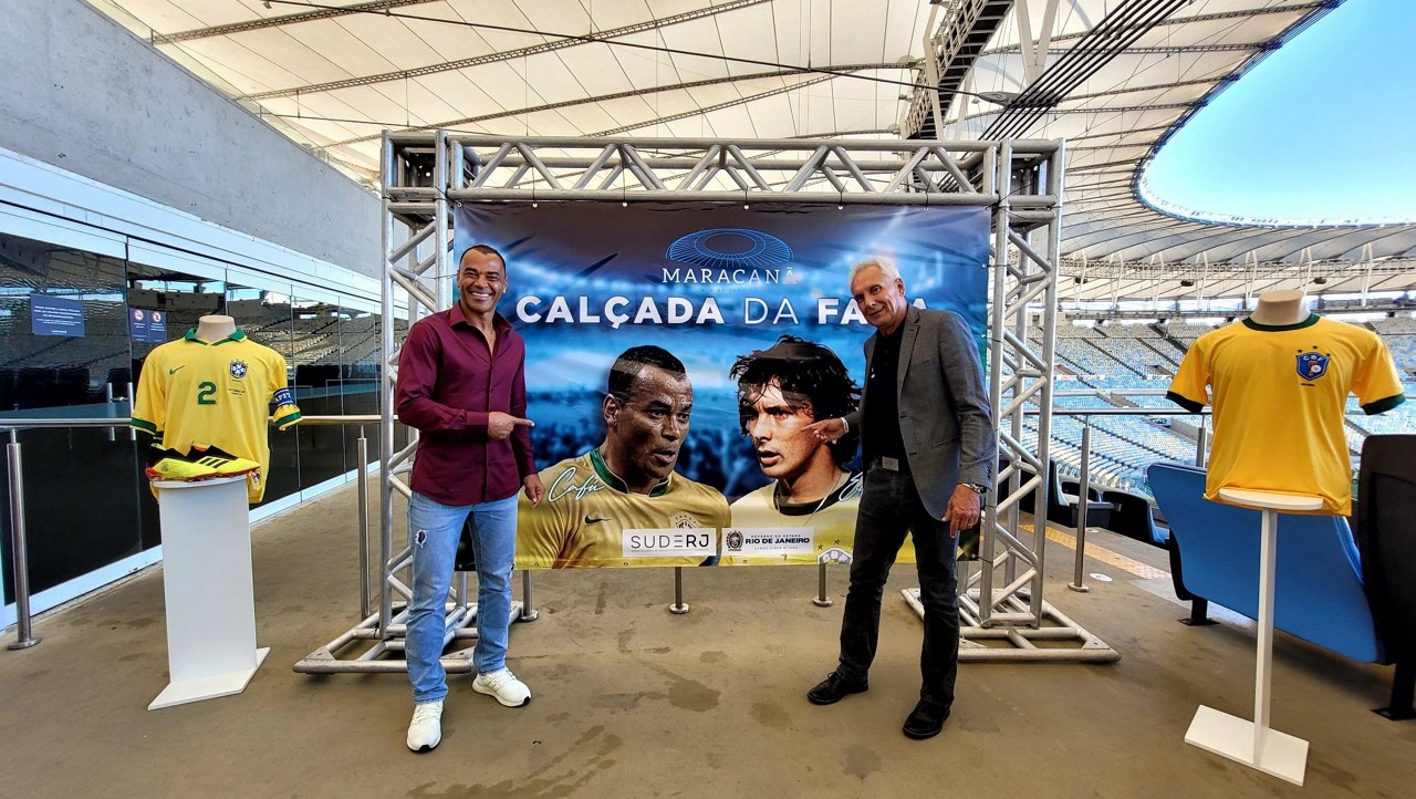 Cafu e Éder Aleixo eternizaram seus pés no Maracanã, nesta terça-feira (28)