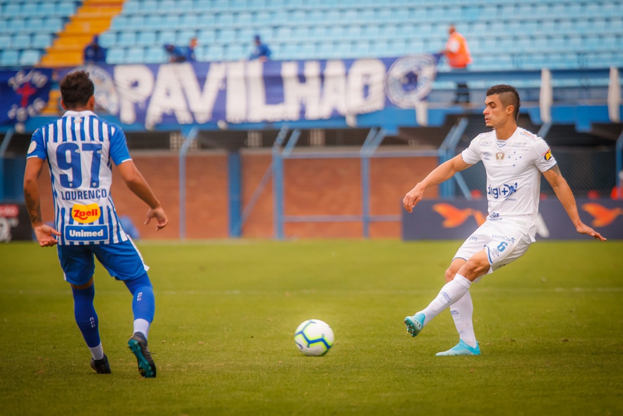 Egídio teve mais uma atuação ruim pelo Cruzeiro