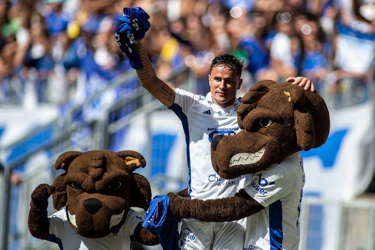 Edu é o principal artilheiro do Cruzeiro, com 16 gols em 24 jogos