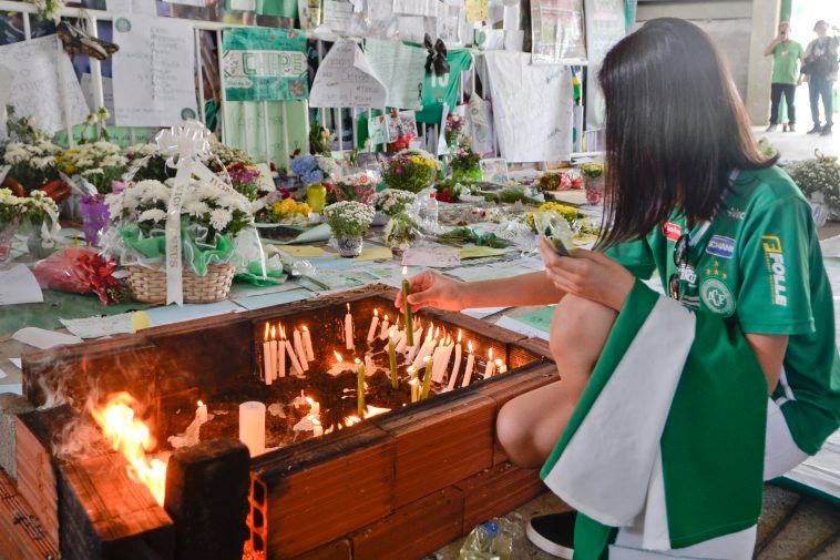 ESPORTES - CHAPECO - SC
CIDADE DE CHAPECO EM LUTO PELA TRAGEDIA COM O AVIAO QUE LEVAVA A DELEGACAO DA CHAPECOENSE . 
Na foto : homenagens de torcedores - cartazes em homenagem ao clube

FOTO : JOAO GODINHO / O TEMPO 02.12.2016