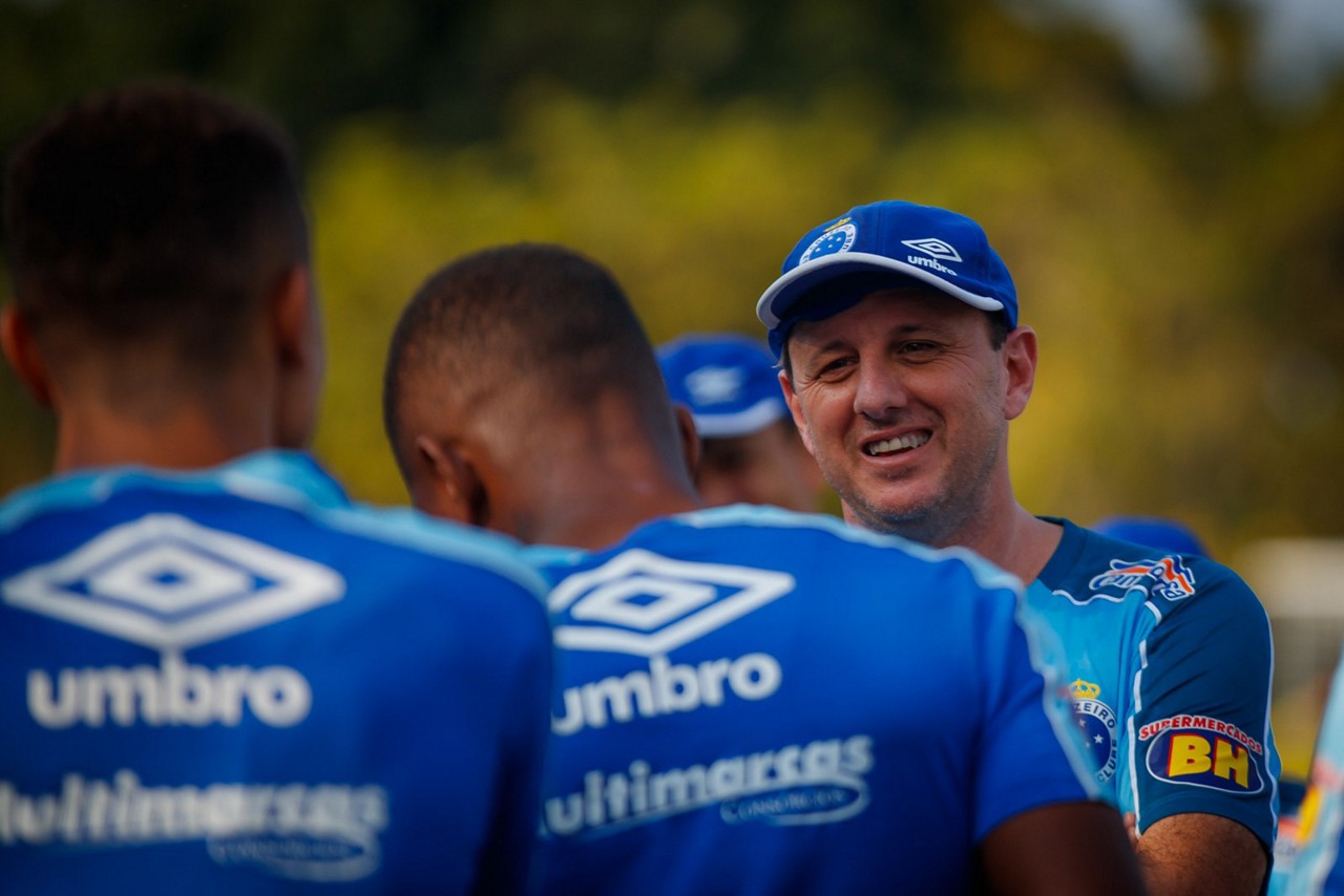 Cruzeiro de Ceni ainda não venceu fora de casa na atual edição do Brasileirão