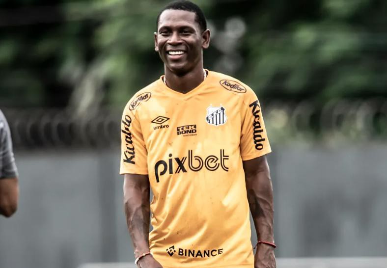 Bryan Angulo não segue no Santos