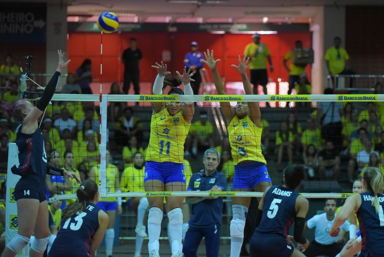EUA dominam partida e seleção feminina do Brasil perde amistoso de vôlei