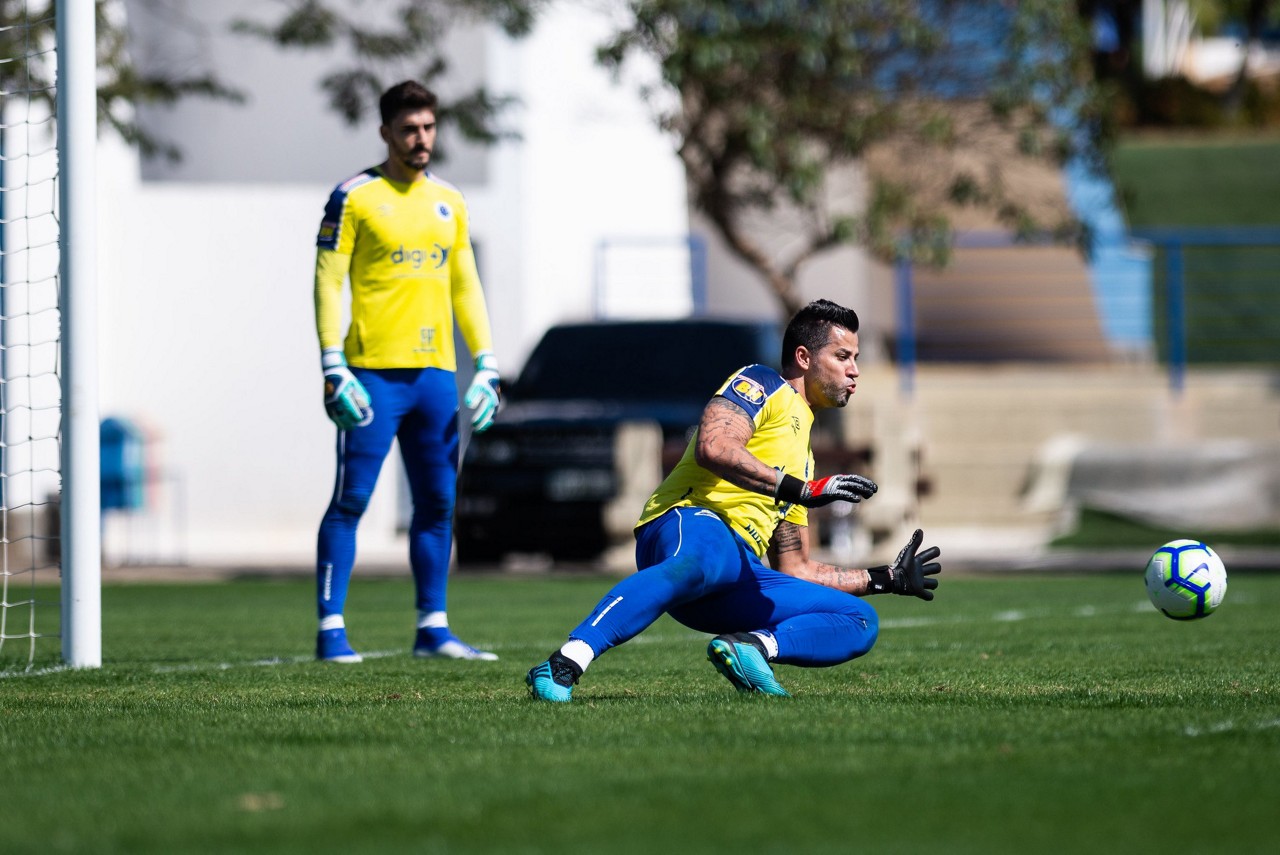 Goleiro cruzeirense sabe que clássico pode ajudar o time celeste a reencontrar bom momento na temporada