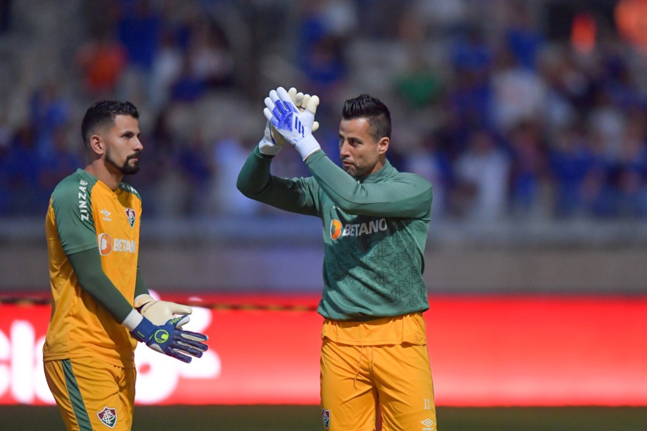 Fábio e seu goleiro reserva no aquecimento antes da partida