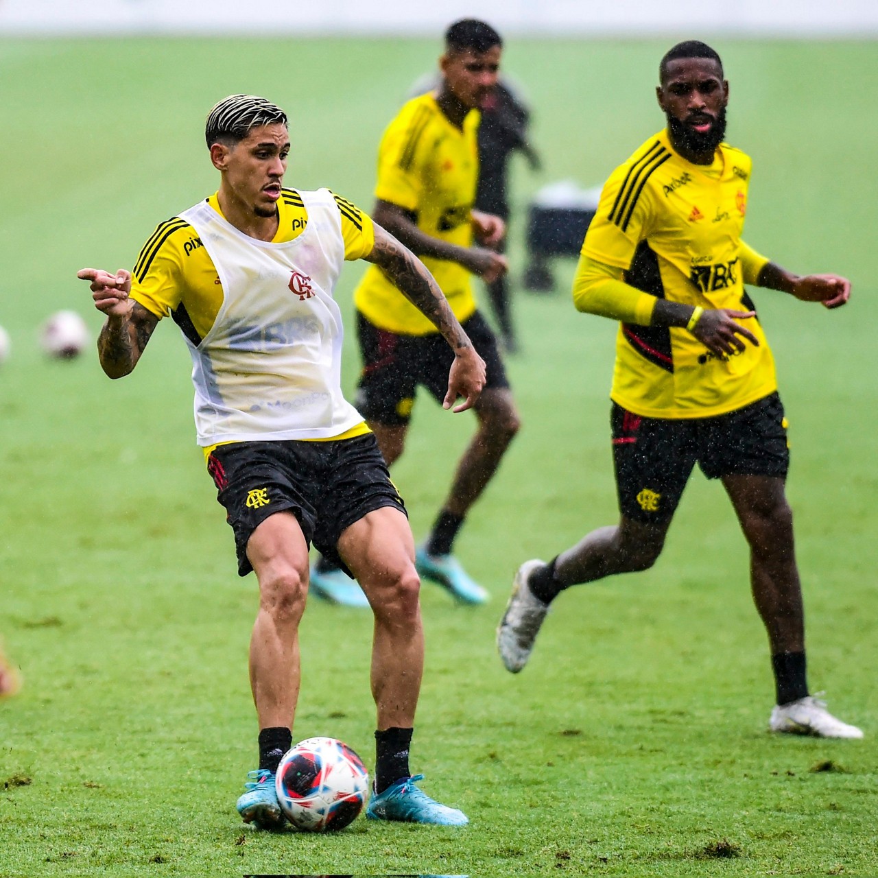 Treinamentos do Flamengo sob o comando do técnico Vitor Pereira estão intensos, segundo os jogadores