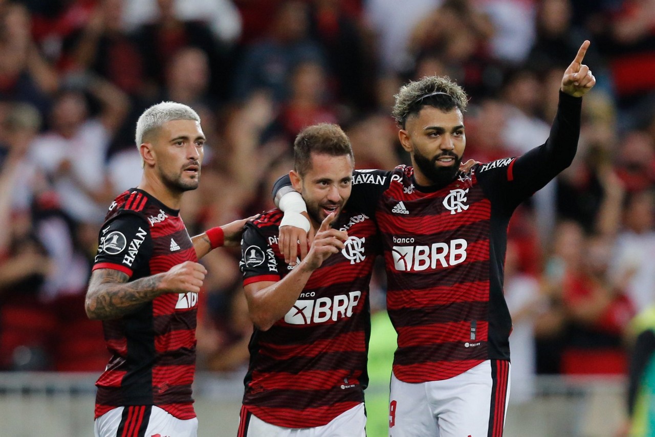 Trio rubro-negro Arrascaeta, Éverton Ribeiro e Gabriel