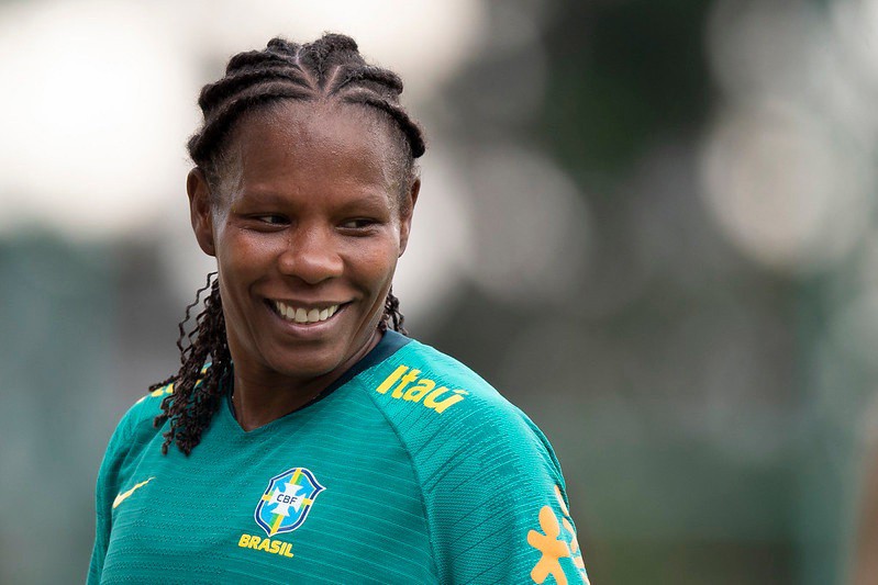 Formiga joga pela última vez contra a Índia