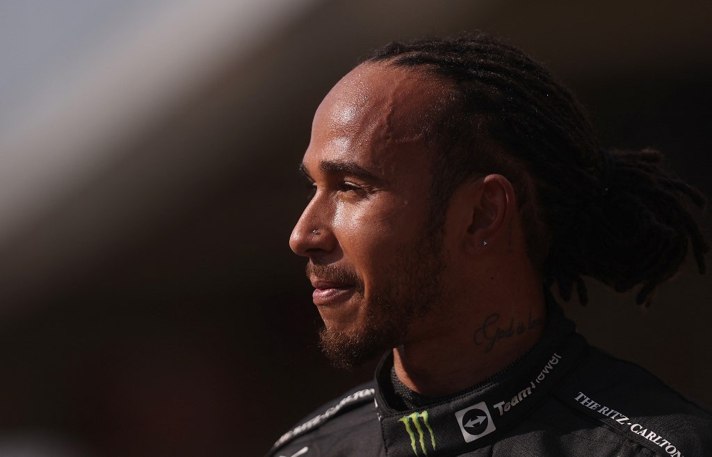 Hamilton chegaria ao seu novo time para ocupar o lugar de Sainz