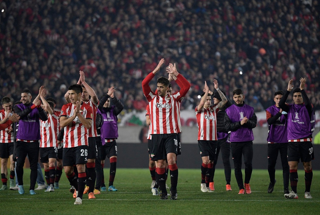 Estudiantes celebra vitória sobre o Fortaleza