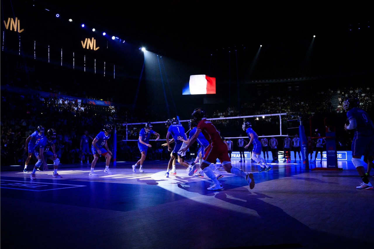 Time da França entrou em quadra imitando lances de futebol americano