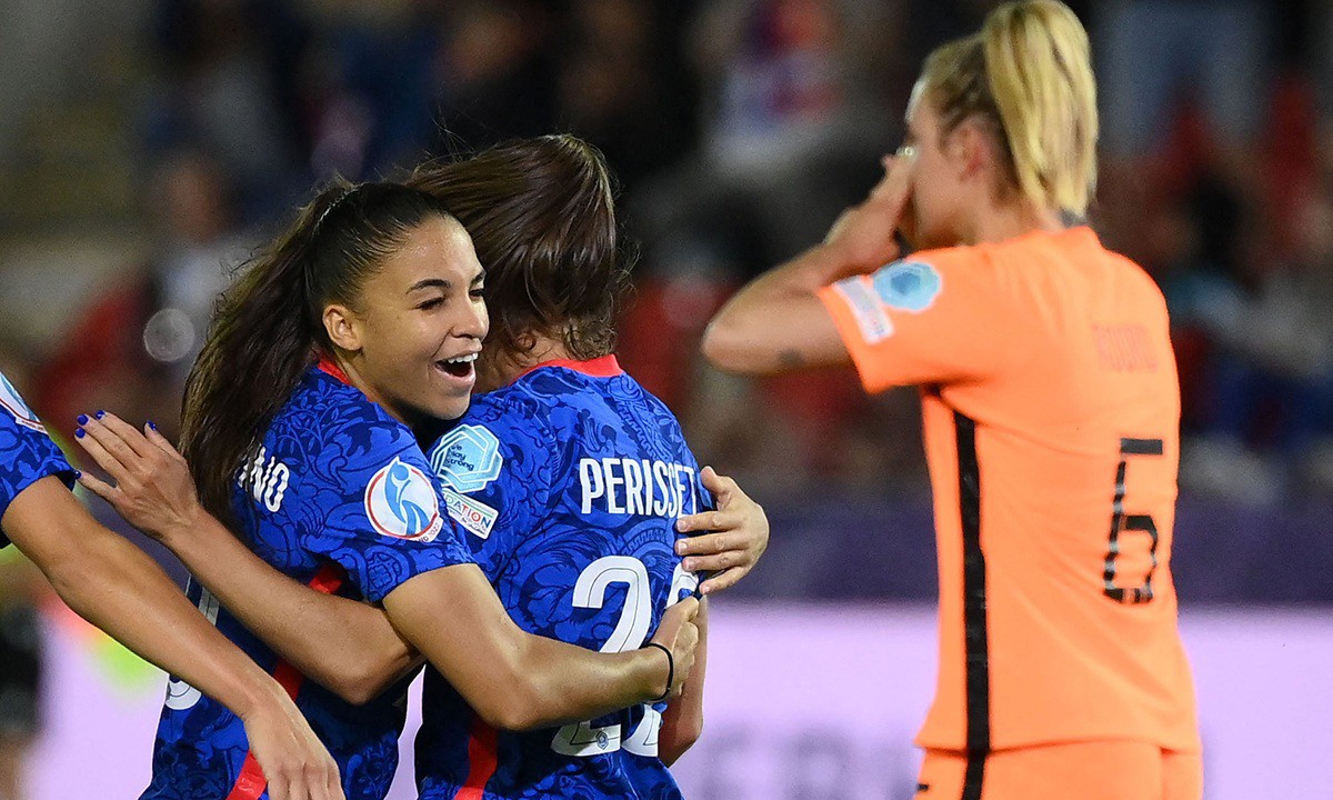 Périsset marcou gol da vitória das francesas de pênalti na prorrogação