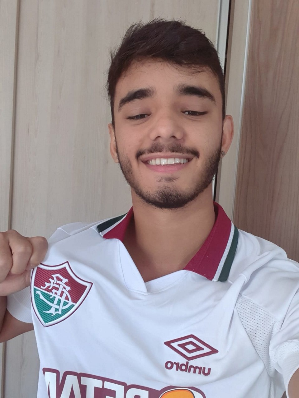 Arthur Carvalho, de 21 anos, vai de BH ao RJ só para ver de perto a despedida de Fred do Fluminense