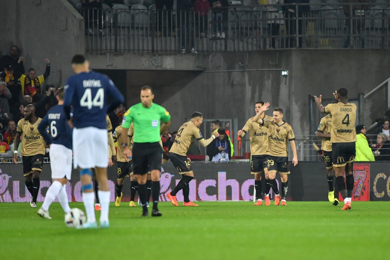 Paris Saint Germain fez o duelo de líderes com o Lens e acabou perdendo por 3 a 1, neste domingo (1º), no Stade Felix Bollaert, pela 17ª rodada do Campeonato Francês