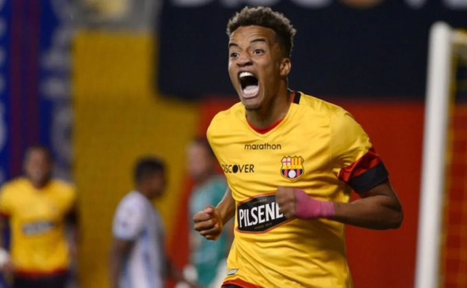 Chile enviou denúncia contra jogador Byron Castillo, que veste a camisa da seleção do Equador