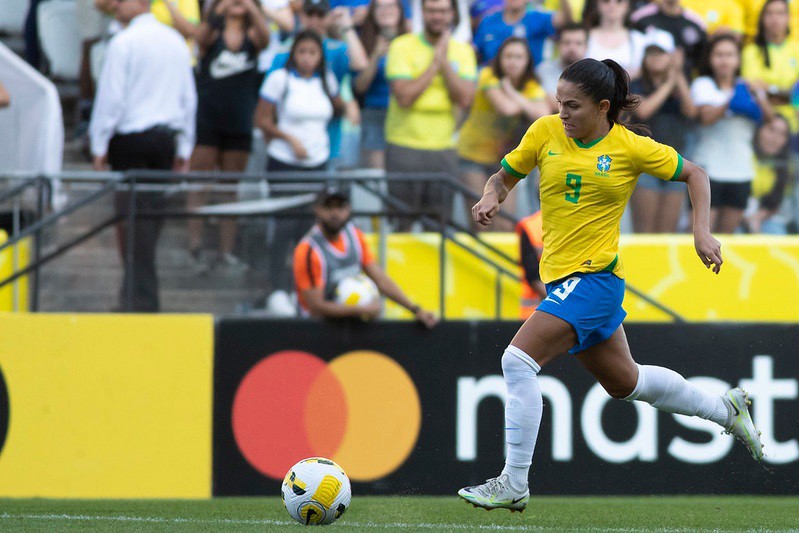 Debinha é indicada ao prêmio Bola de Ouro