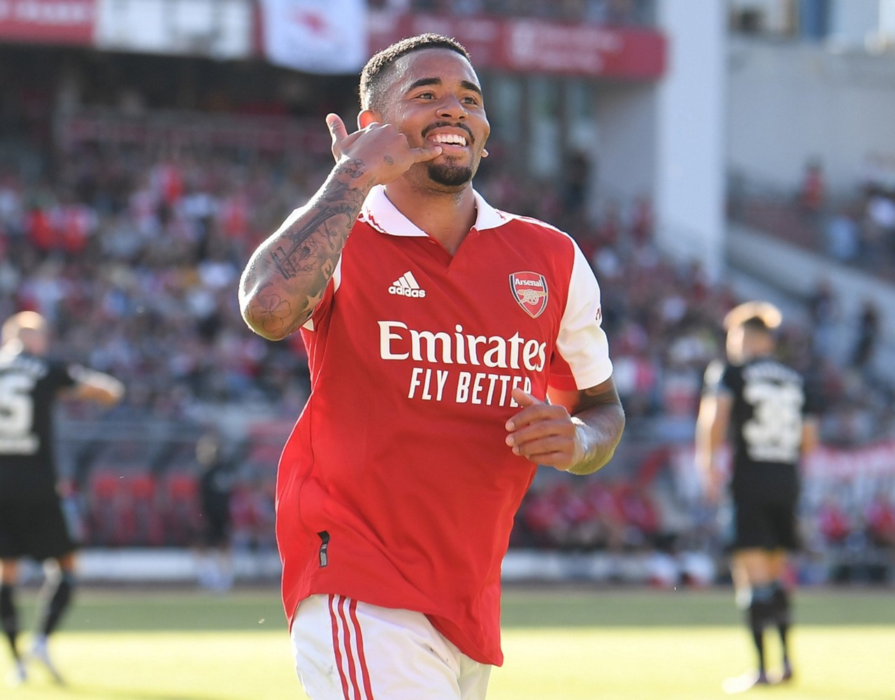 Gabriel Jesus já estufou as redes na Champions por Manchester City e Arsenal
