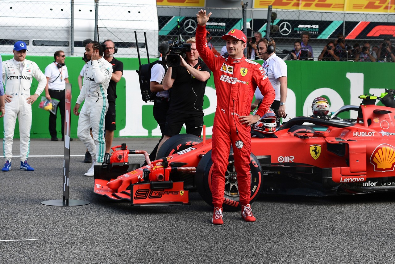 O piloto da Ferrari Charles Leclerc obteve sua quarta pole no ano, a segunda consecutiva, para o GP de Monza