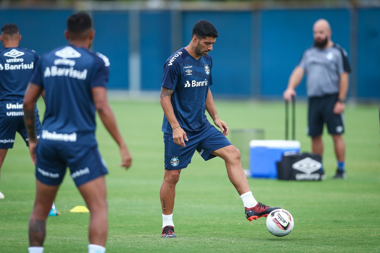 Luis Suárez está regular e pode estrear pelo Grêmio