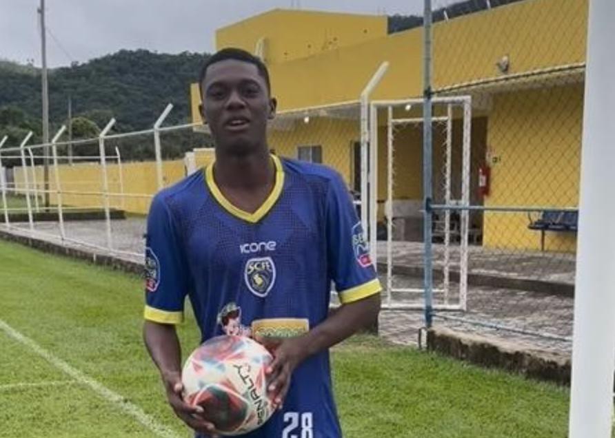 O haitiano Garrinsha foi anunciado como reforço do Sampaio Corrêa-RJ
