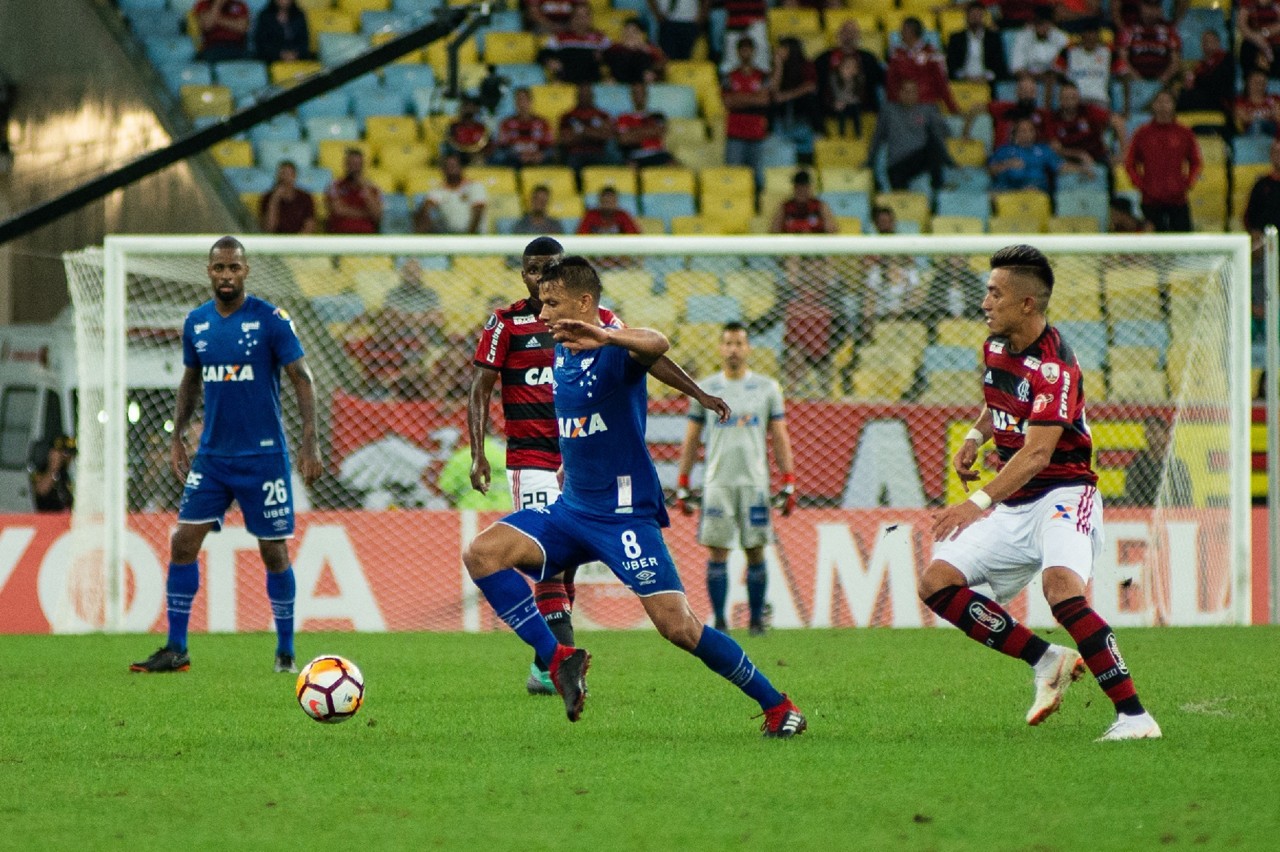 Contra o Flamengo, Henrique completou 442 partidas com a camisa do Cruzeiro e entrou para o top 10 da história celeste