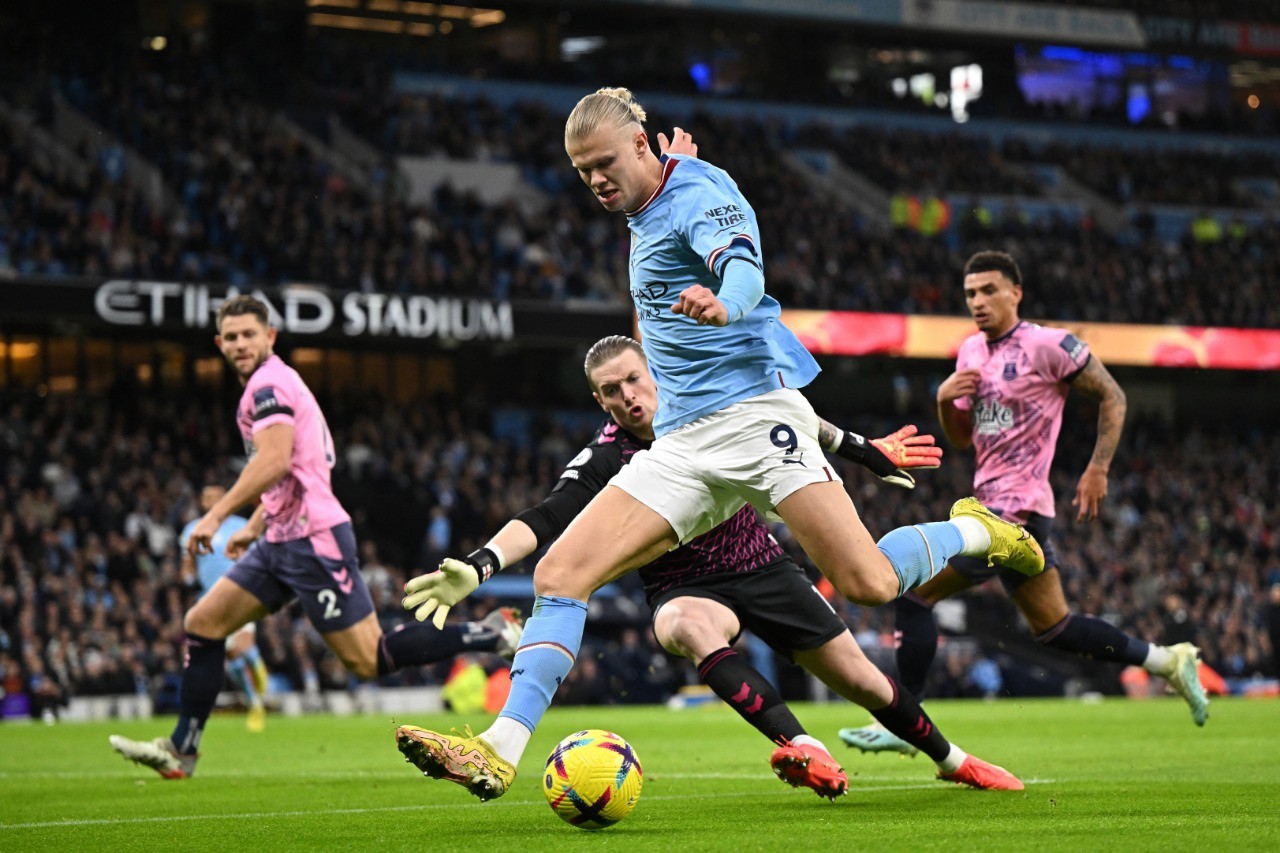 Atacante Haaland voltou a deixar a sua marca, mas o Manchester City acabou amargando um empate
