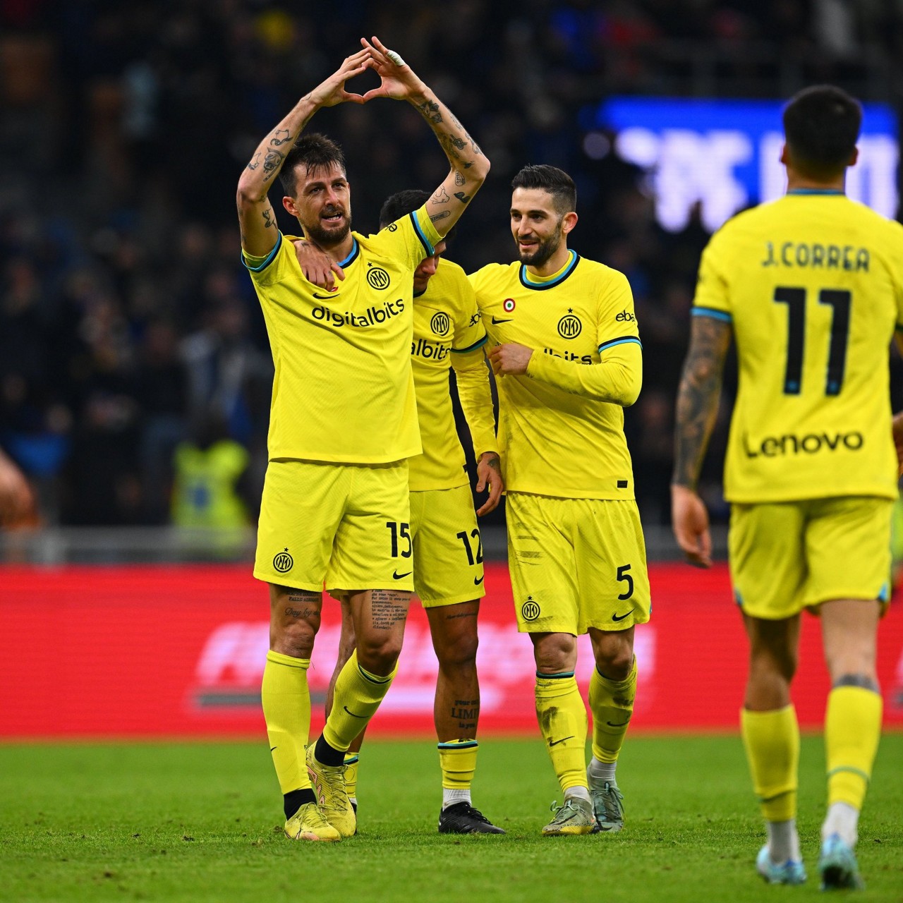 Em um jogo dramático, a Inter conseguiu se classificar para a fase de quartas de final da Copa da Itália ao superar o Parma por 2 a 1, nesta terça-feira