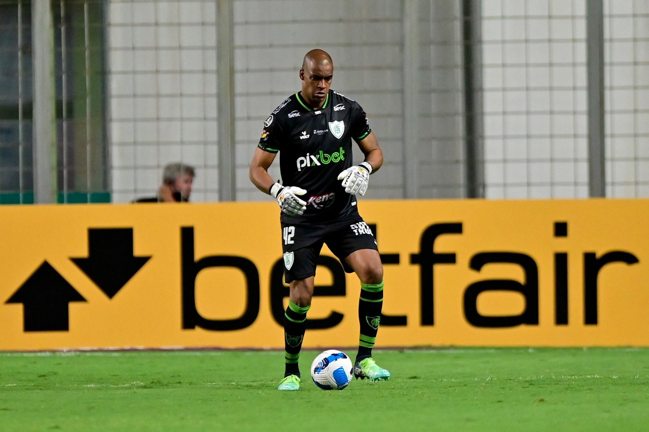 Jailson fez quatro defesas durante o confronto, sendo três em finalizações do Alvinegro de dentro da área