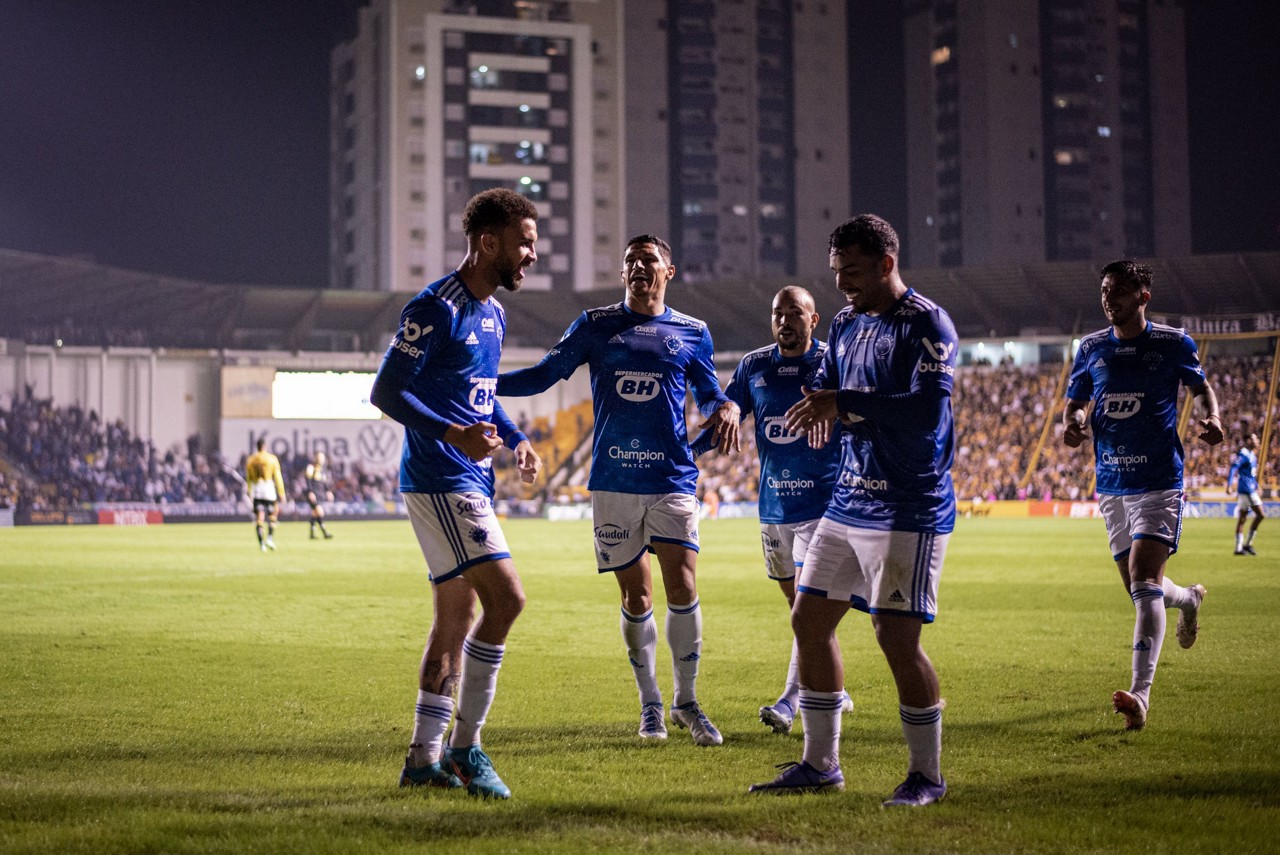 Jajá fez o gol do Cruzeiro no apagar das luzes em Criciúma
