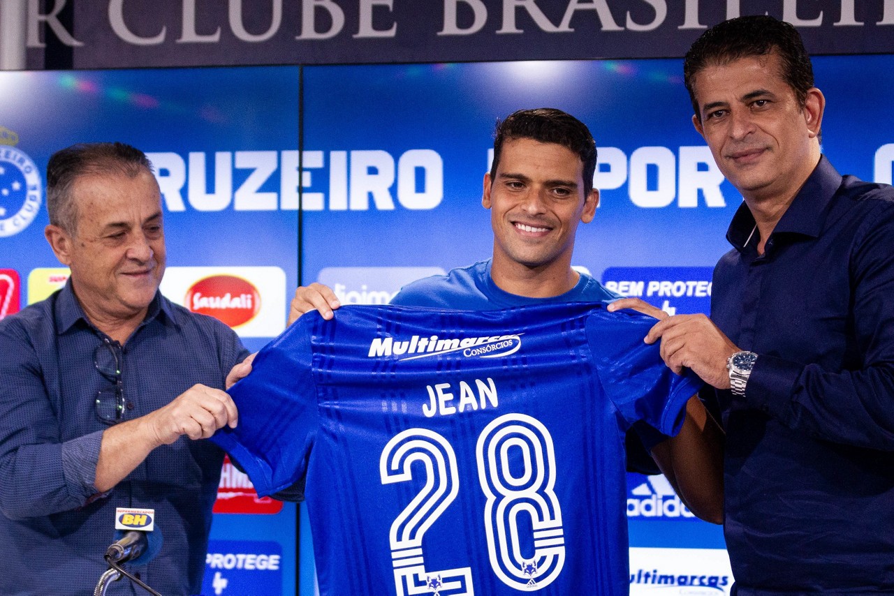 Jean. de 33 anos, chega para reforçar o jovem time da Raposa